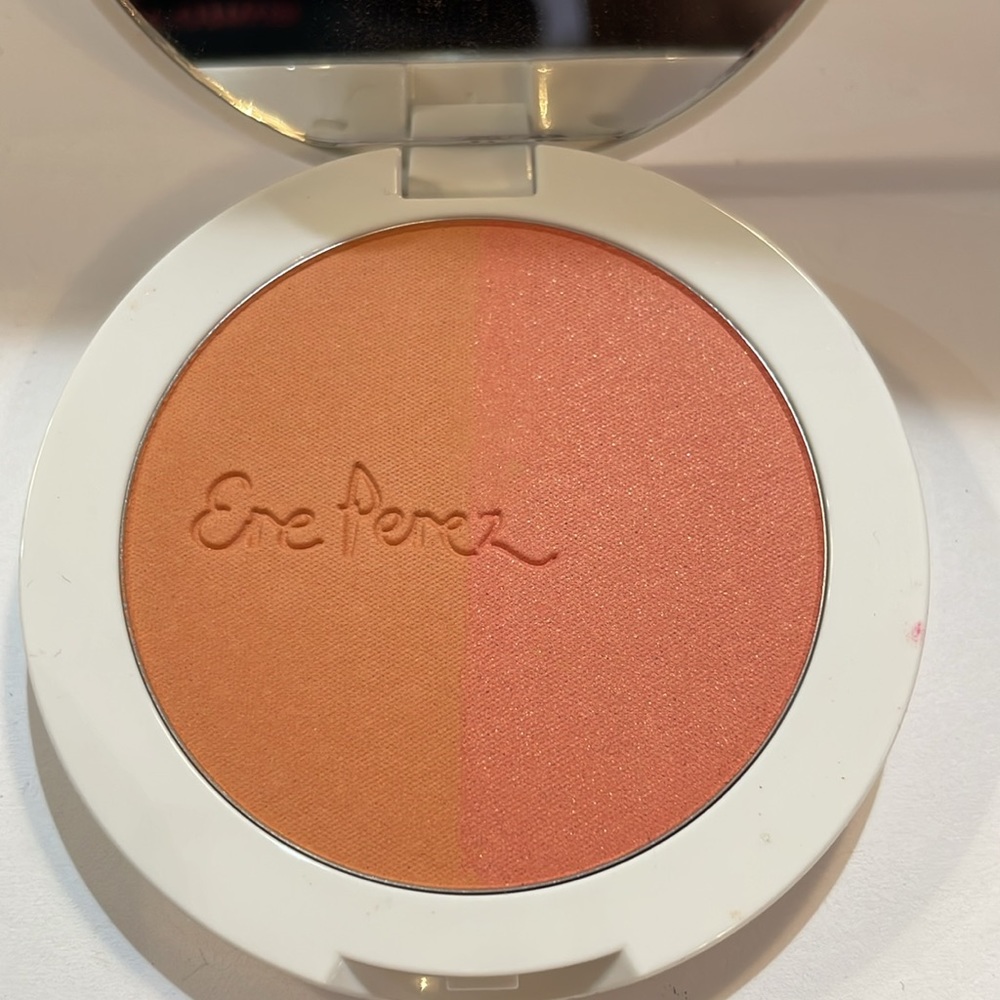 Ere Perez rice powder blush in shade bondi.